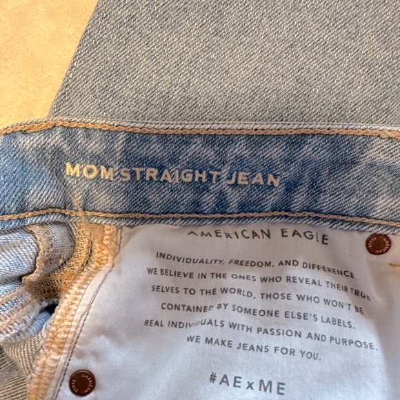American Eagle Mom Straight Jean Size 4 - Picture 3 of 4